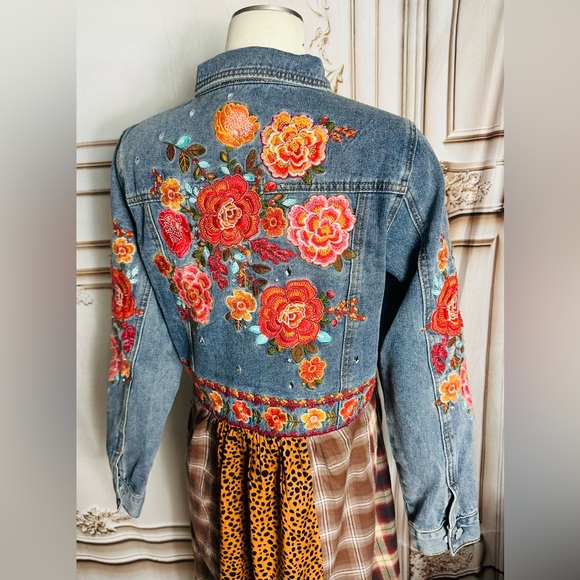 Floral Embroidered Denim Dress - Picture 4 of 10